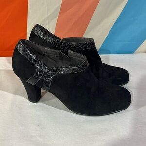 adorable Ladies ankle booty 3” heel